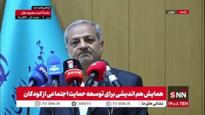 کاظمی در پاسخ به مطالبه یکی از حاضران درباره عدم وجود کتاب آموزشی لازم برای کودکان اوتیسم: سازمان آموزش و پرورش استثنایی کشور مشغول کار روی این موضوع است