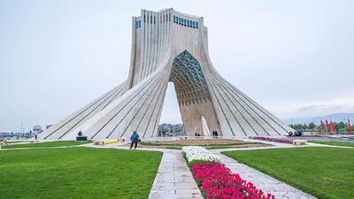 اجرای ویژه برنامه‌های هفته تهران در میدان آزادی