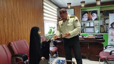 گزارش تصویری از ادای احترام زیبای دانش آموز ۸ساله نخبه نیشابوری به فرمانده انتظامی نیشابور