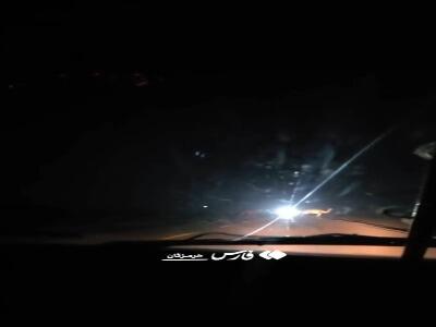 شتر وسط جاده‌ای در هرمزگان در نیمه‌شب!