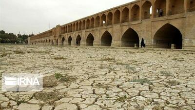 خواستار احیای دائمی زاینده‌رود به عنوان یک «مطالبه ملی» هستیم