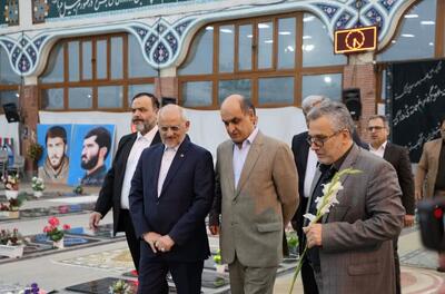 ادای احترام رئیس دفتر رئیس جمهور به مقام شامخ شهدای رشت