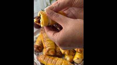 طرز تهیه پیراشکی گوشت خانگی با بافتی ترد و طعمی گرم (فیلم)