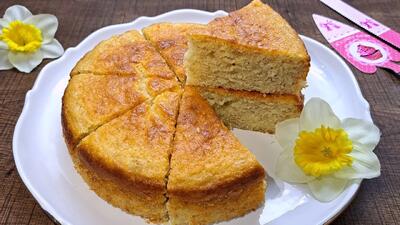 طرز تهیه کیک موز ساده بدون همزن برقی با پف عالی و بافتی نرم و پنبه ای