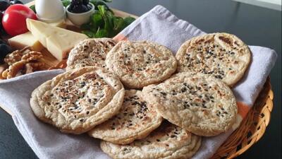 طرز تهیه نان لواش تابه ای با جو دو سر پرک
