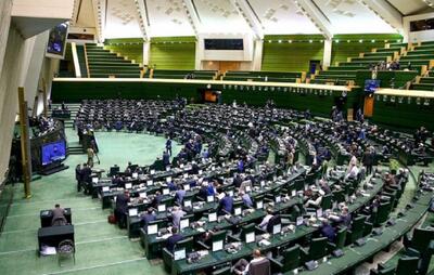 نماینده مجلس: نمی‌ توان از وزیر اقتصاد یا رئیس بانک مرکزی پرسید چرا نرخ ارز بالا رفت/ پشت پرده نگاه سیاسی عده ای به تغییر و استیضاح وزرا
