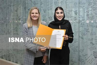 امضای ناهید کیانی روی دیوار المپیک