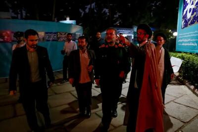 سردار سلیمانی از نمایشگاه توانمندی‌های مجموعه‌های اعتکافی بازدید کرد