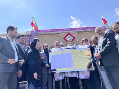سند ثبت ملی اولین مدرسه جنوب کرمان در اسفندقه رونمایی شد