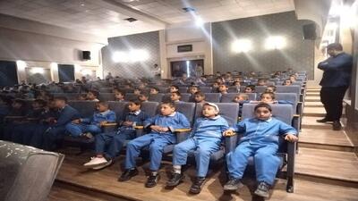اکران اولین فیلم سینمایی در فرهنگسرای خورشید شهرداری انابد به مناسبت روز جهانی کودک + عکس