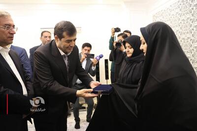 دیدار دنیامالی با خانواده «شهید خلبان حیدری»
