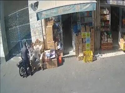 لحظه‌ی سرقت برق‌آسا موبایل در بازار تهران