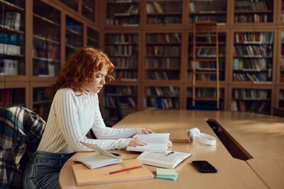 نشسته درس بخوانیم یا خوابیده؟
