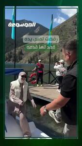 رفتار خنده‌دار مرد پس از امتناع زن محجبه از دست دادن