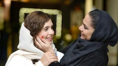 تصویر روز | تغییر چهره متفاوت از  مستانه مهاجر  در کنار نفس بازغی | گلی شی
