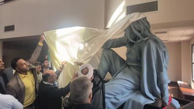 نصب تندیس «وحشی بافقی»؛ گامی در معرفی مفاخر فرهنگی ایران است