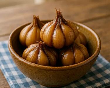 طرز تهیه سیرترشی؛ مواد و ادویه های لازم و فوت و فن برای تهیه ترشی جا افتاده