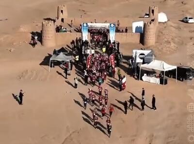 هنجار شکنی فرهنگی در مسابقات دوی ماراتن در شهداد کرمان خبر ساز شد / پنج شنبه کشف حجاب در دل بیابان لوت!