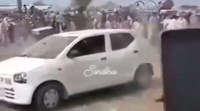 سنگسار و سوزاندن خودرویی که در آن زنا می‌شد!