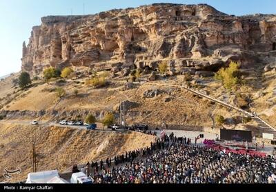 جشن مهرگان در غار باستانی کرفتو؛ تلفیقی از تاریخ، فرهنگ و شادی مردم تصاویر - تسنیم