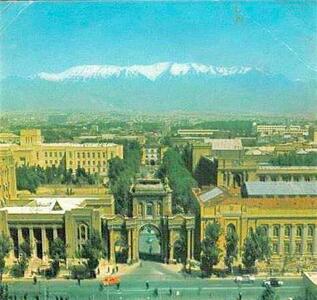 عکس زیبایی از تهران دهه ۳۰ و سر در باغ ملی