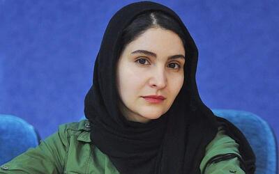  تاریخ وبگردی | تصویری مملو از عشق مادر فرزندی/بوسیدن دست نورا هاشمی توسط مادرش