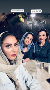 عکس/ کافه گردی مونا و مارال فرجاد با استایل جین پاییزی | اقتصاد24
