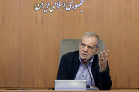 پزشکیان: پنل‌های خورشیدی نباید در گمرک بمانند - سایت خبری اقتصاد پویا