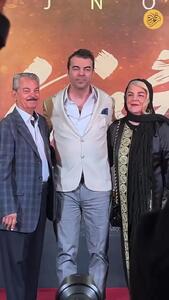 احترام تمام‌قد آقای قاضی به والدین؛ بوسه بهزاد خلج بر پیشانی پدر و مادرش