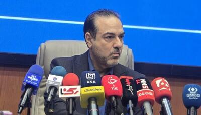 ویدیو؛ معاون وزیر بهداشت به یک خبرنگار: «یه الف بچه حرف مفت می زنه!»