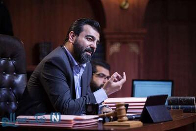 بهزاد خلج « آقای قاضی، اجل معلق » کنار پدر و مادرش: ولی ظاهرا مامان اجل از خود اجل، اجل‌تره! جالب اینه که خیلی هم شبیه باباش هست