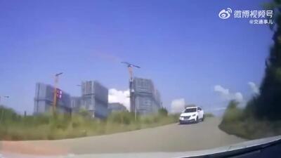 فیلم صحنه دیدنی پرش ماشین به سبک هالیوودی