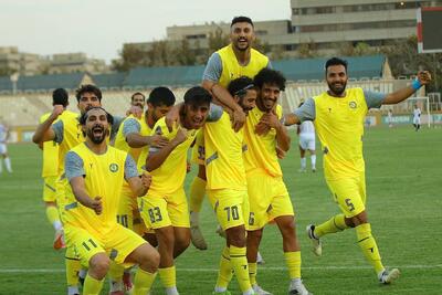 اولین اعتصاب فصل فوتبال ایران!(عکس)