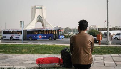 فرشاد مومنی: ده میلیون نفر از پیدا کردن شغل سرخورده شده‌اند