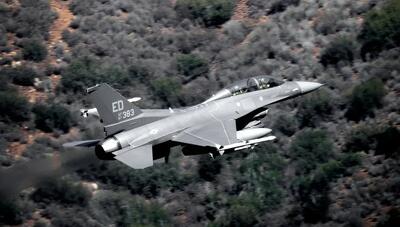 عکاسی از پرواز جنگنده های F-16D‌
