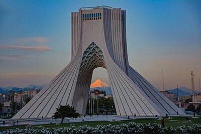 تصاویر دیدنی از قله دماوند تا میدان آزادی (فیلم)