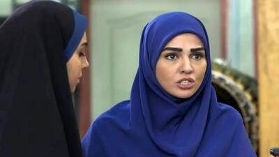 تاریخ وبگردی | عکس دیدنی «شیوا» سریال بچه مهندس در مقابل یک هواپیما