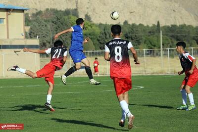 برد پدیده غرب در مقابل سردار بوکان در لیگ جوانان فوتبال