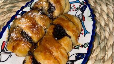 طرز تهیه یک خوراکی خوشمزه رول موز شکم پر با خمیر هزار لا