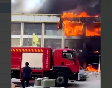آتش‌سوزی در مجتمع تجاری بندر درگهان قشم‌/ فرمانداری: حریق در انبارهای طبقه زیرین مجتمع اطلس رخ داده