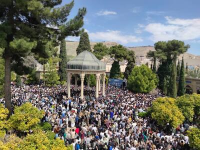 شعر حافظ آیینه تمام نمای فرهنگ و ادب ایران زمین است