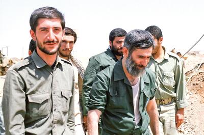 من با عکس‌ها، لباس‌ها و وصیتنامه‌های شهدا زندگی می‌کنم