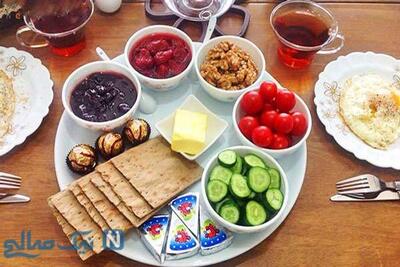 دیزاین خوشگل بشقاب صبحانه یک دانش آموز کلاس چهارم ابتدایی برای مدرسه که نمره 20 گرفت / از تخم‌مرغ‌های جوجه ایی و پنکیک‌های خندان تا سبزیجات تازه و مربای خوش‌رنگ