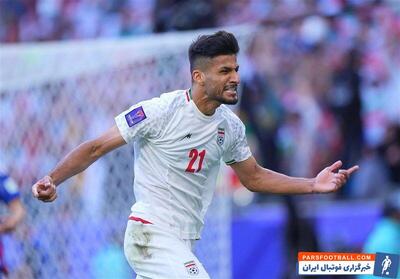 کلیپ ؛ تعویض پیراهن محمد محبی با اوسیپنکو در پایان بازی ایران و روسیه