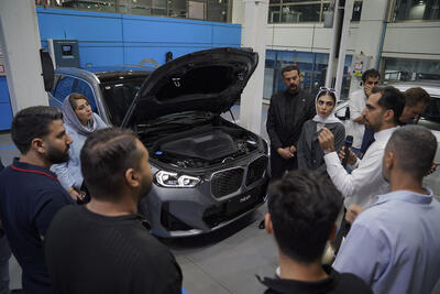 کلاس آموزشی خودروهای برقی BMW iX1 ویژه خریداران اولین بار توسط پرشیاخودرو برگزار شد - پدال