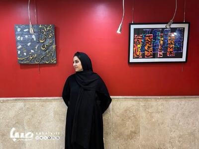 نگاهی به نمایشگاه «لایه‌های خاموش»؛ خط به مثابه نشانه‌ای از هویت ملی | مجموعه رسانه ای صبا