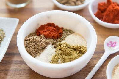 طرز تهیه چاشنی کاربردی مناسب جوجه، املت و ماکارونی