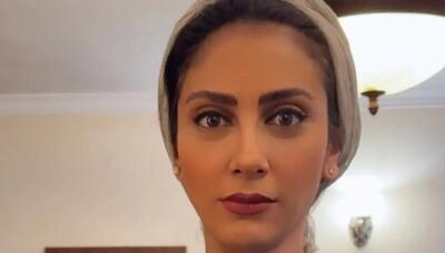 استایل خانگی و شیک «مونا فرجاد» در سلفی جدید (عکس)