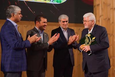 مدیرعامل بانک پاسارگاد عنوان ملی فرد اثرگذار در تأمین مالی فناوری و نوآوری ایران را دریافت کرد
