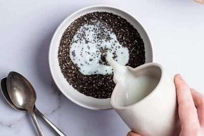 طرز تهیه پودینگ رژیمی با دانه چیا، واقعا بمب چربی سوزیه !